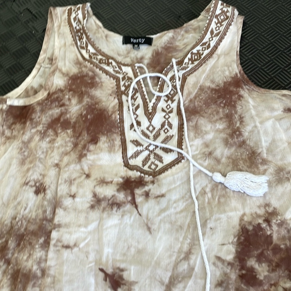 Verty tie dye brown sleeveless top size medium with tassel tie